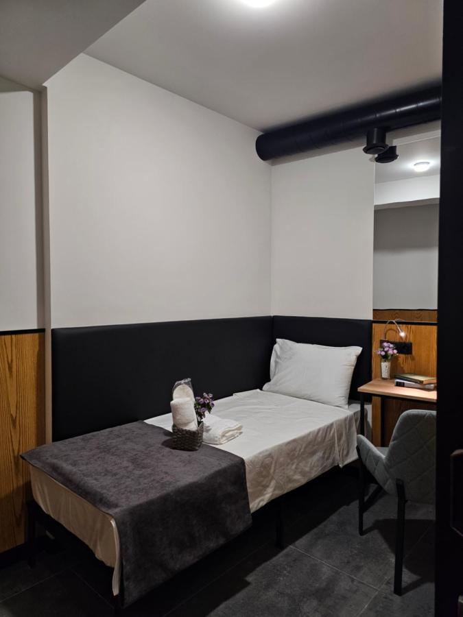 Orion Hostel เยเรวาน ภายนอก รูปภาพ